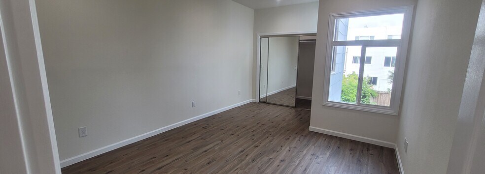 Main bedroom: large with sitting/desk area and big closet - 646 10th Ave