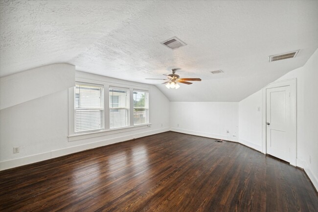 Building Photo - 2611 Isabella St