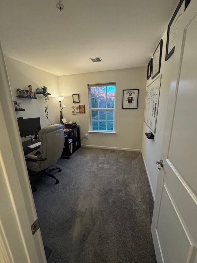 Building Photo - 721 Bender Rd