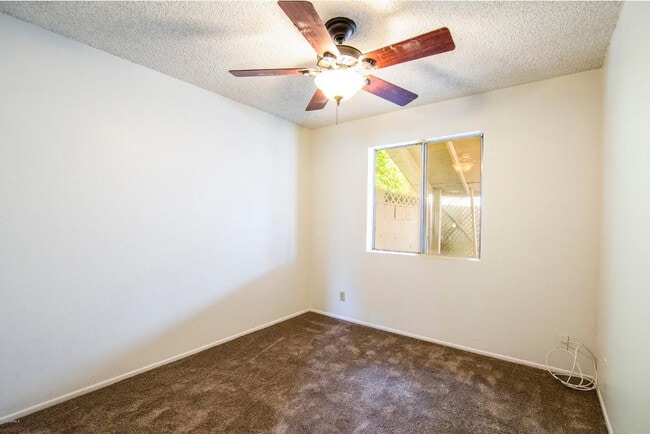 Building Photo - 1535 W Capri Ave