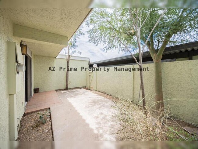 Building Photo - 4710 N 10th Pl