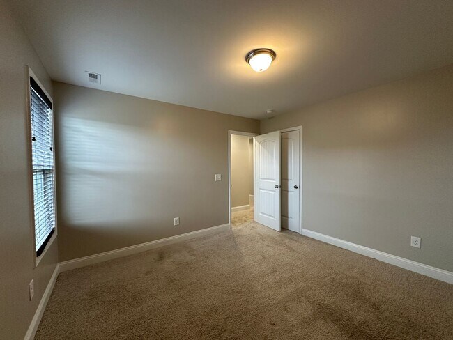 Building Photo - 5233 Debut Ave