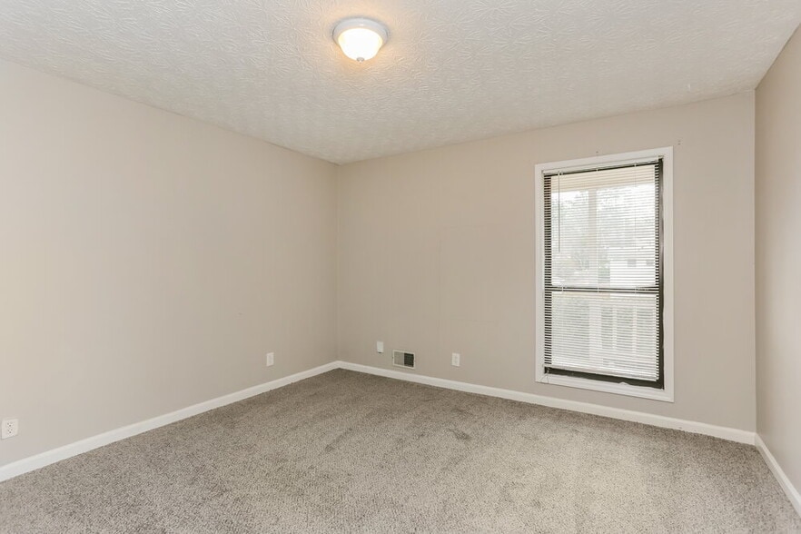 Building Photo - 1535 Springwood Dr SE