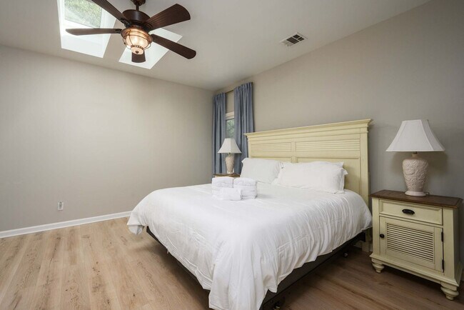 Building Photo - 3 Cassina Ln