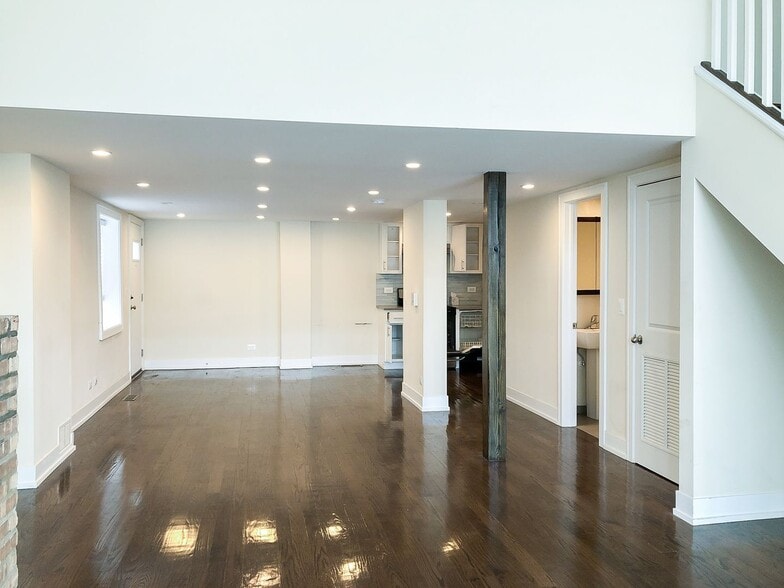 Building Photo - 1214 W Wrightwood Ave