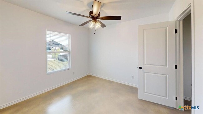 Building Photo - 907 Smoke Tree Ln