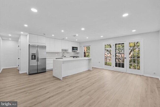 Primary Photo - 9459 Fairfax Blvd