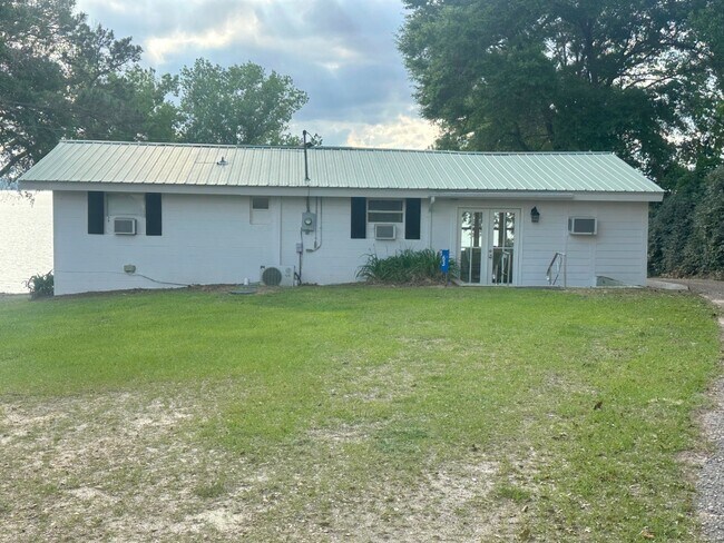 Building Photo - 14 Lakeview Dr
