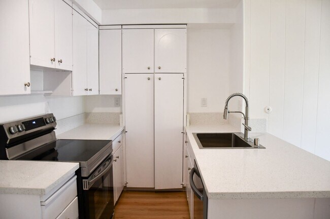 Building Photo - Tularosa (344) West