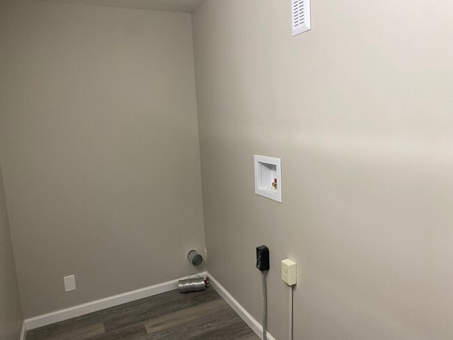 Building Photo - 313 S Main St