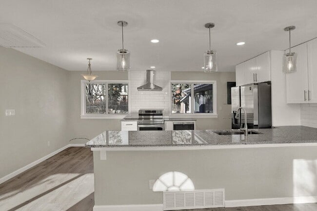 Building Photo - Westside Gem! 4 Beds, 3 Baths, Over 2,500 ...