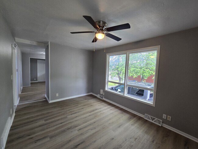 Building Photo - 512 Maynard Ave