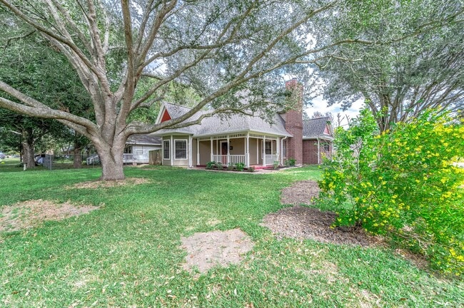 Building Photo - 2245 N Austin Ave