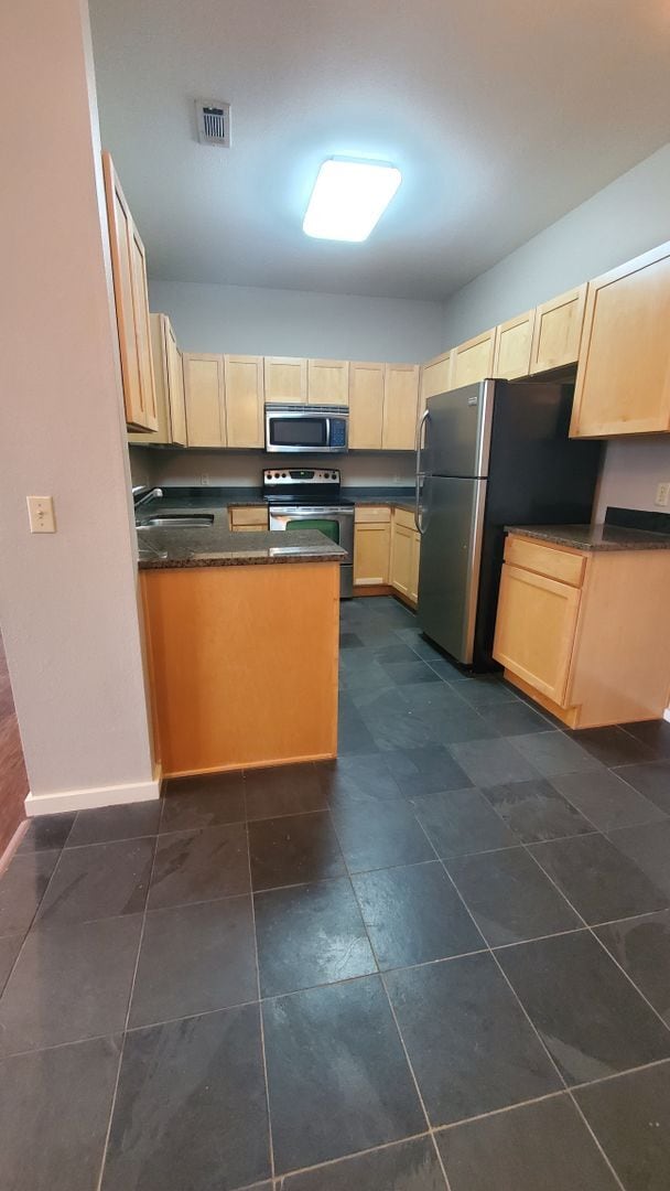 Building Photo - 40 E Maple St