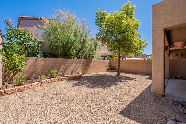 Building Photo - Pending/ Rented - Bright, Spacious Riversi...