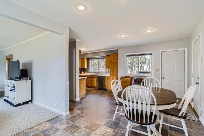 Building Photo - 2661 Martin Way