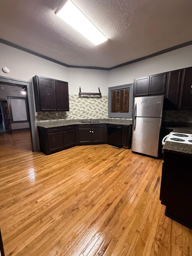Building Photo - 12 Puritan St