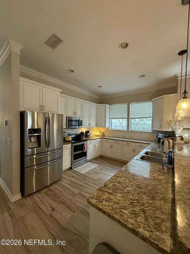 Building Photo - 875 8th St S