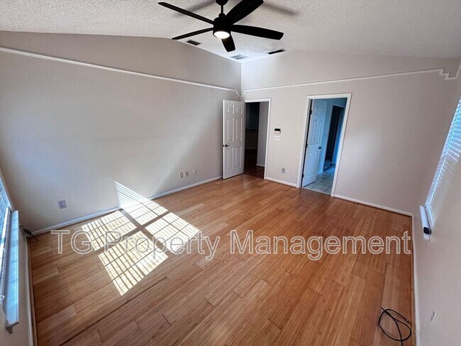 Building Photo - 1449 Blue Heron Ln N