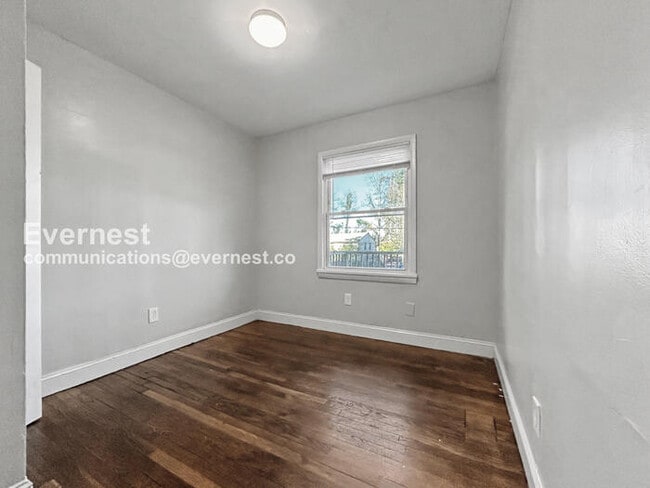 Building Photo - 3 Bed, 2 Bath Home with Carport / Pet-Friendly / Coming Soon!