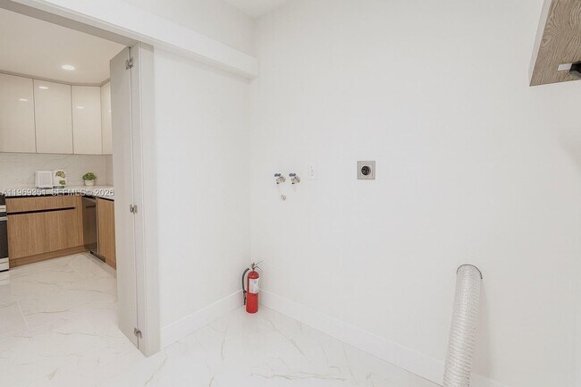 Building Photo - 3801 NE 16th Terrace