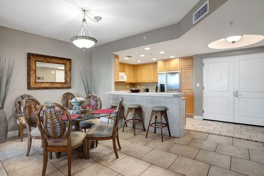 Building Photo - 2 Portofino Dr