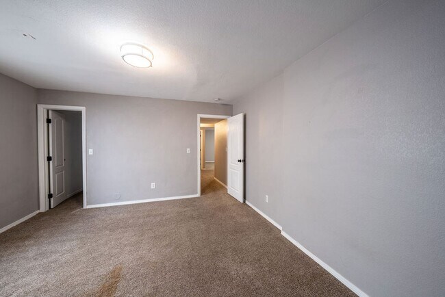 Building Photo - Stunning 4-bedroom, 3-bathroom home near Ft Carson!