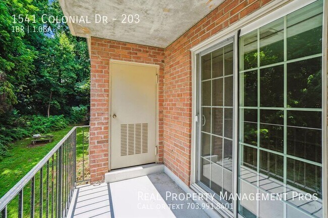 Building Photo - 1541 Colonial Dr