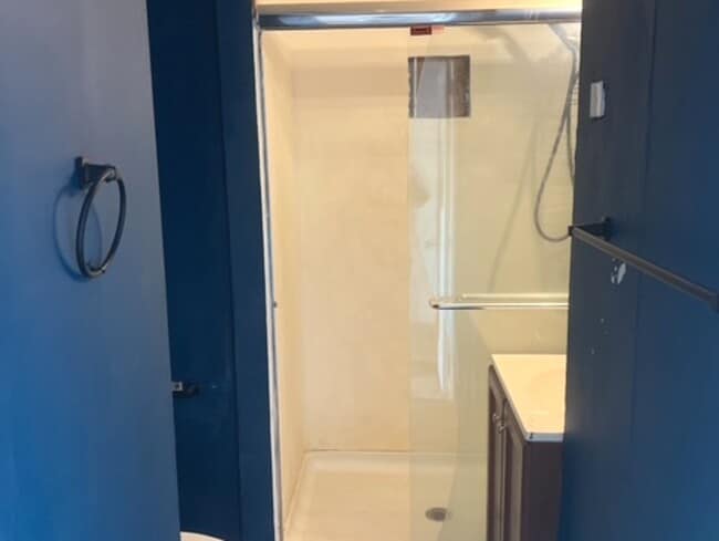 Building Photo - 305 N Holcomb Ave