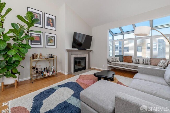 Building Photo - 2075 Sutter St