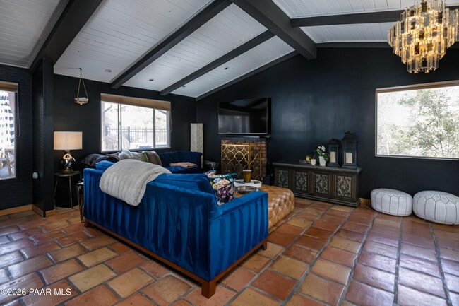 Building Photo - 372 Verde Ln