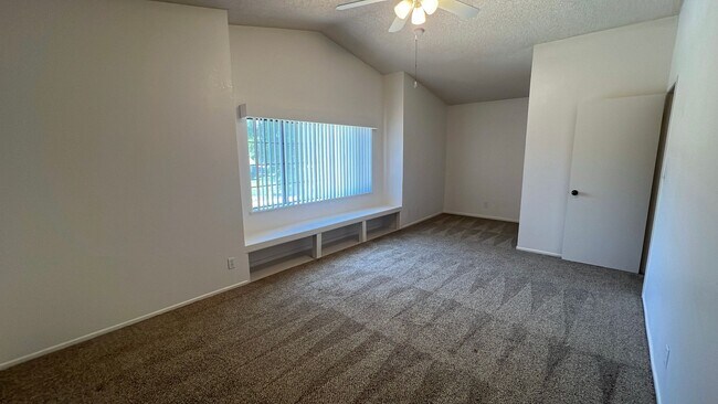 Building Photo - West Palmdale Home