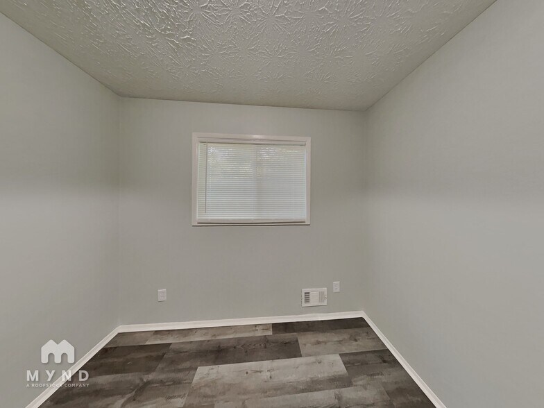 Building Photo - 5906 Pineglen Ct