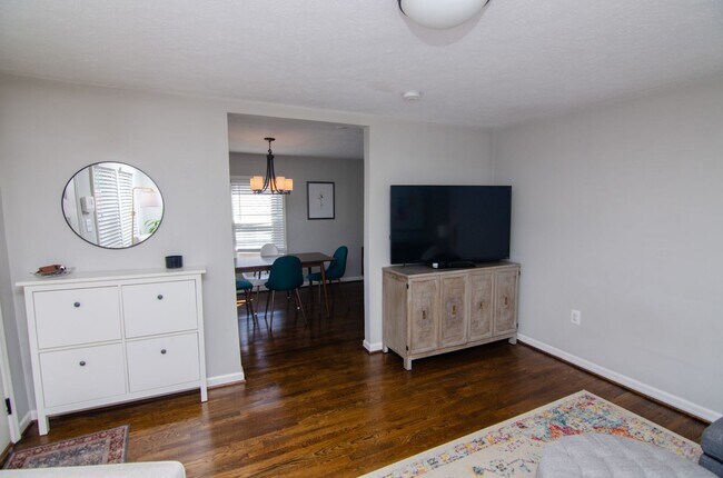 Building Photo - Quaint Single Family Home