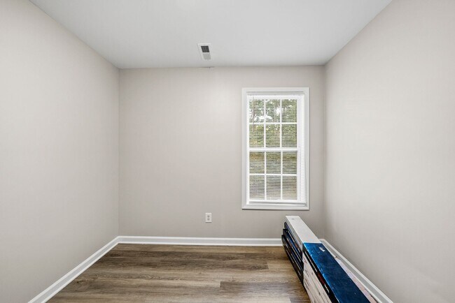 Building Photo - 201 Tonylee Ct