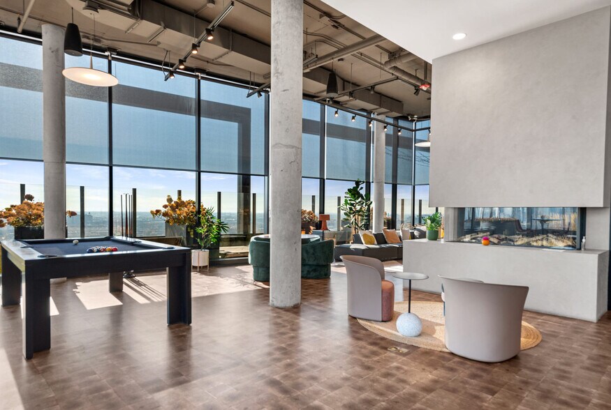 Building Photo - 1128 W Van Buren St