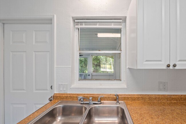 Building Photo - SUNNYSIDE PARK