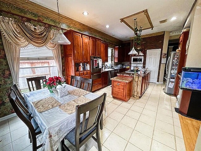 Building Photo - 17014 Sandestine Dr