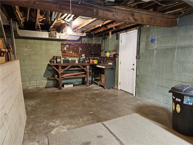 Building Photo - 471 Kimlyn Ave