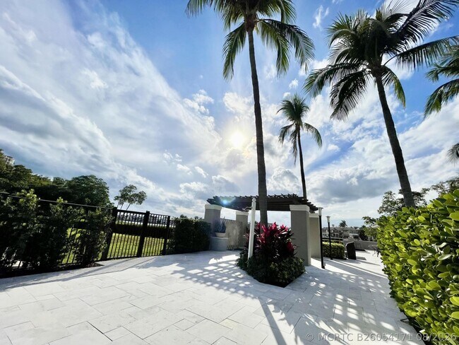 Building Photo - 3606 S Ocean Blvd