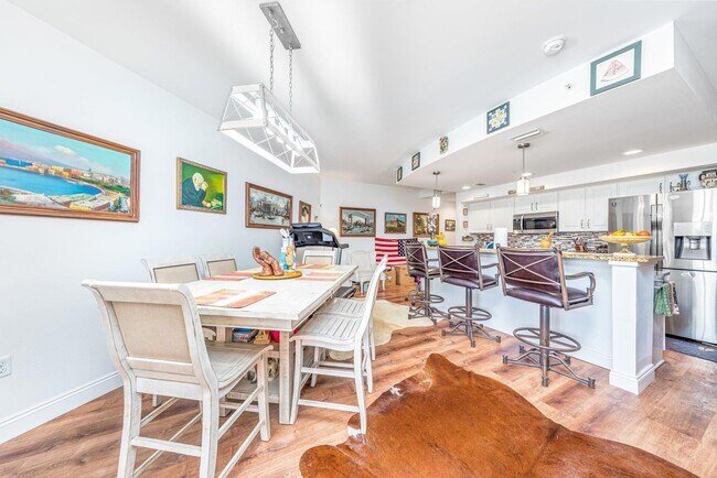 Building Photo - Gulf View Three-Bedroom