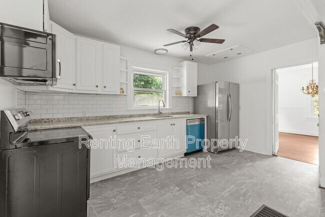Building Photo - 714 85th St S