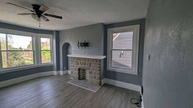 Building Photo - 121 Cohassett St