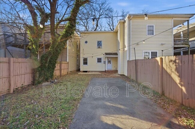 Building Photo - 2206 Parkwood Ave