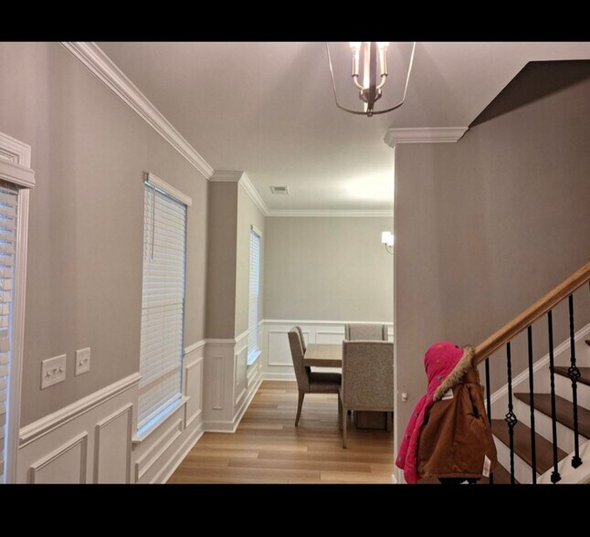 Building Photo - 317 Underhill Dr