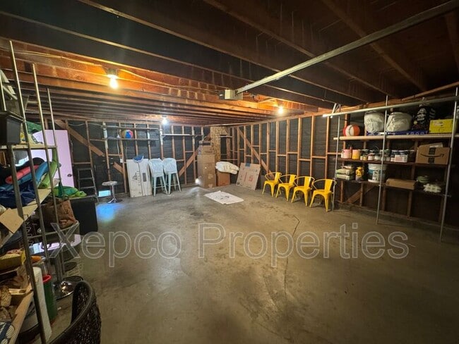 Building Photo - 39240 Karen St