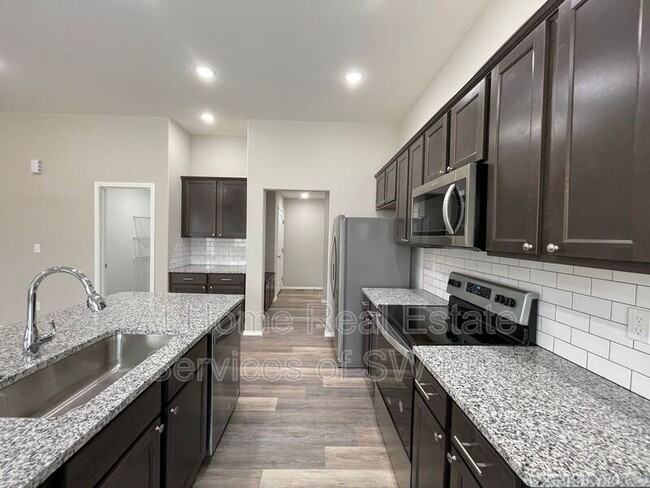 Building Photo - 656 S Southgate Dr