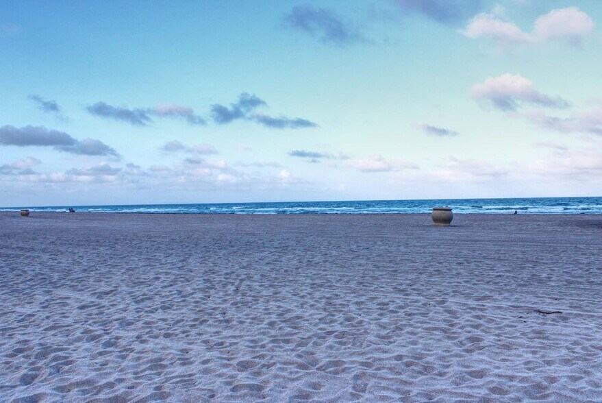 Building Photo - 324 Van Buren St