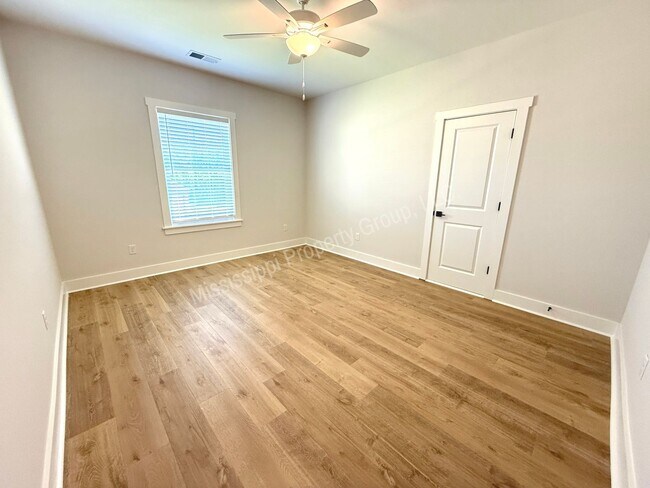 Building Photo - 4BD/4.5BA IN THE RESERVE PHASE II