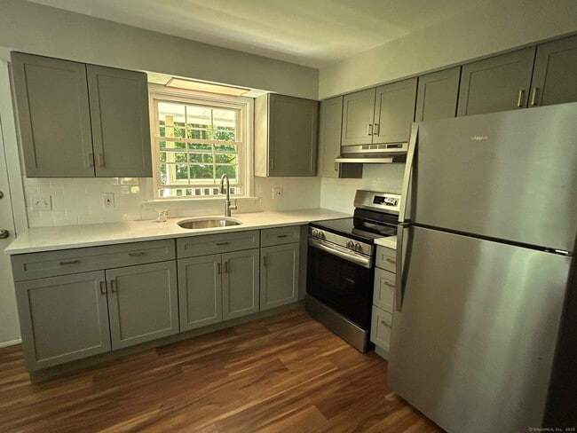 Building Photo - 10 Falls River Cir